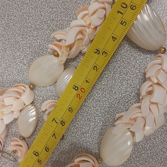 Hawaiian Style Pale Pink Shell Necklace and Matching Earrings - Picture 15 of 16